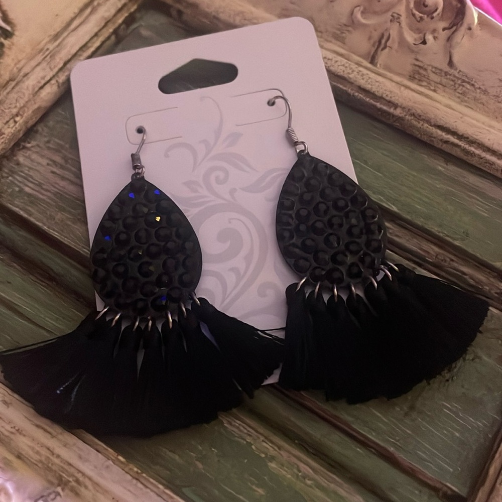 Sparkle black and tassel earrings